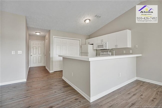 Building Photo - 6800 Willowbrook Dr