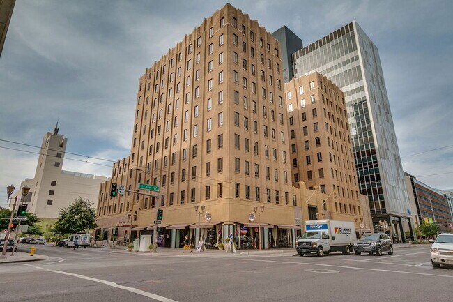 Building Photo - 114 W Adams St