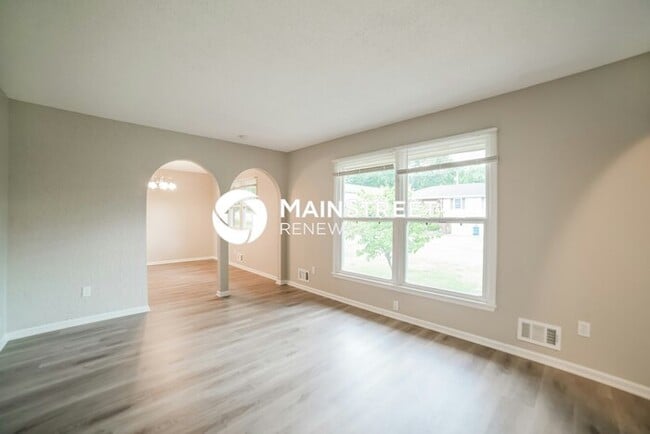Building Photo - 3 Bedroom Pet-Friendly Home in INDEPENDENCE, MO with Main Street Renewal