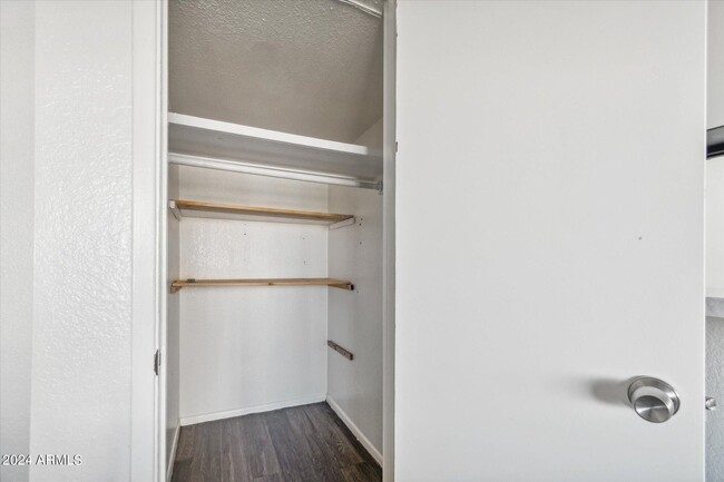 Building Photo - 4012 S 44th Pl