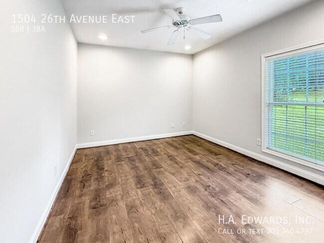 Building Photo - 1504 26th Ave E