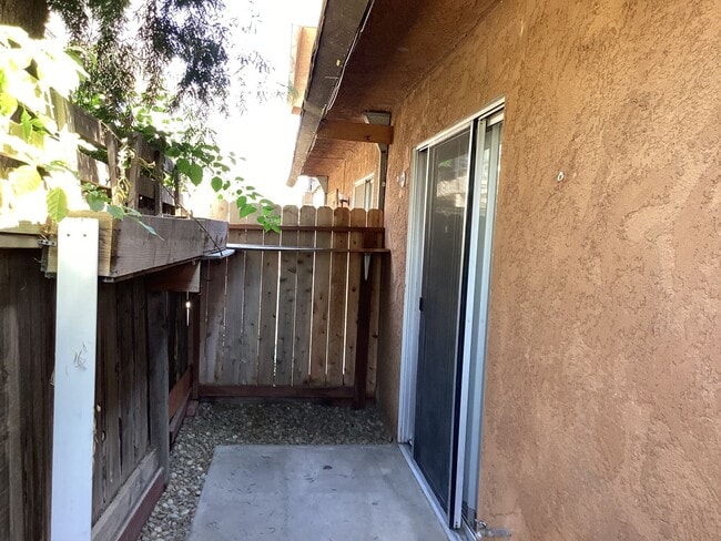 Building Photo - 563 W Alamos Ave