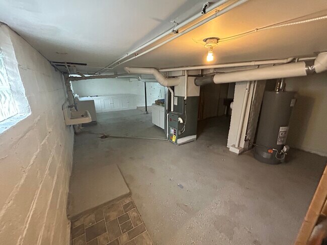 Building Photo - 2505 Ave F