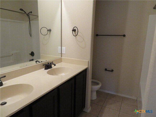 Building Photo - 554 Creekside Cir