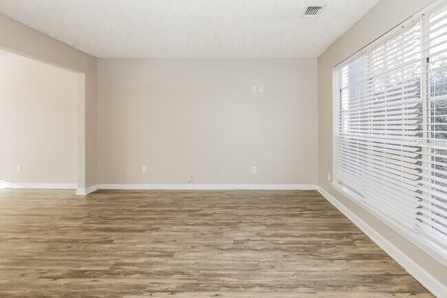 Building Photo - 1341 Birdsong Ln