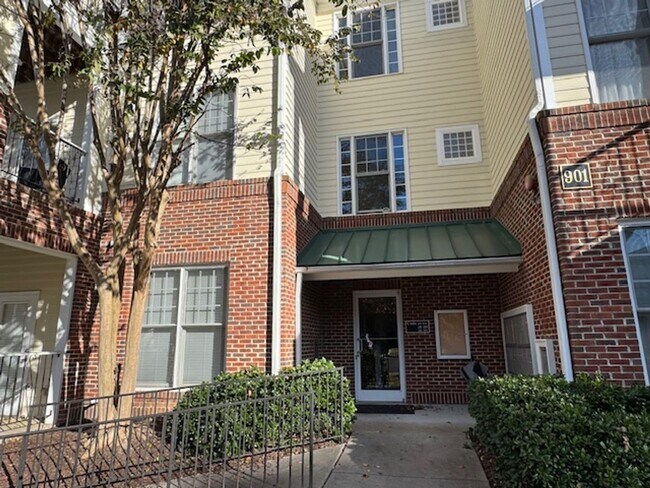 Building Photo - 901 Canenaugh Dr