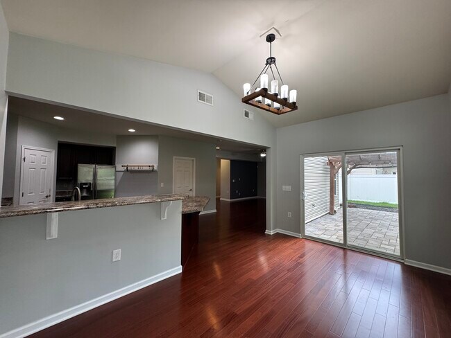 Building Photo - 624 Leonard Ln