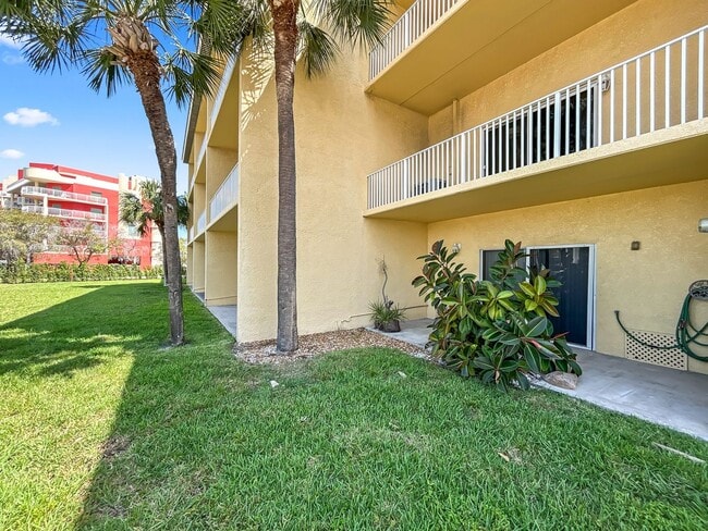Building Photo - Stunning 3-Story Beach Townhome – Steps from the Gulf! 3bed|3bath