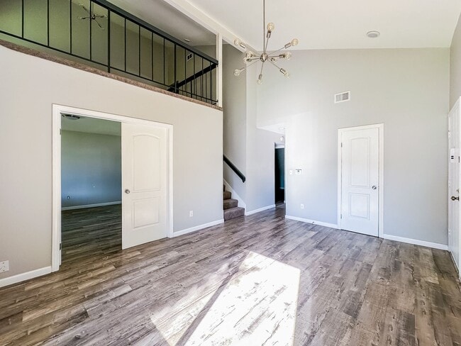 Building Photo - Completely Renovated 3+ Bed, 2 Bath Tierra...