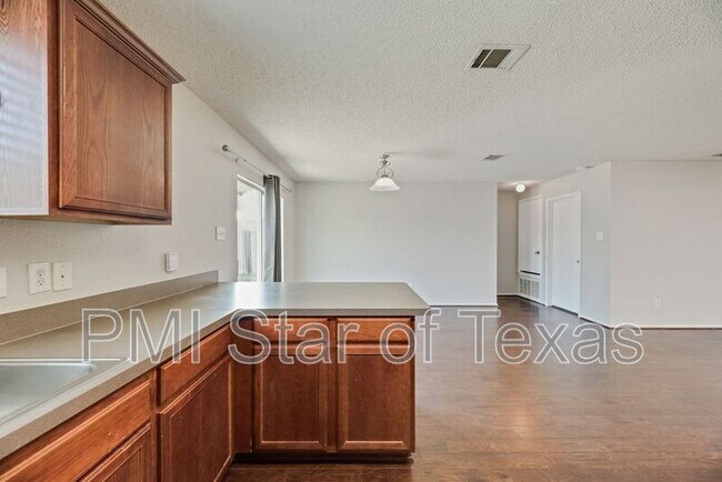 Building Photo - 2061 Bliss Rd