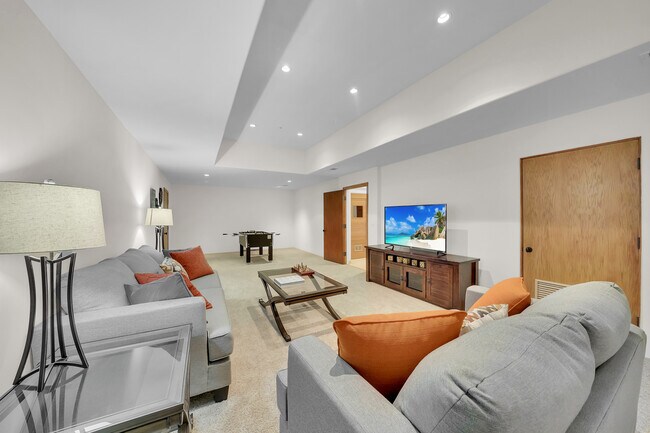 Building Photo - 30 Ritz Cove Dr