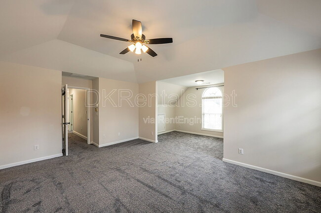 Building Photo - 1540 Hampton Hollow Dr