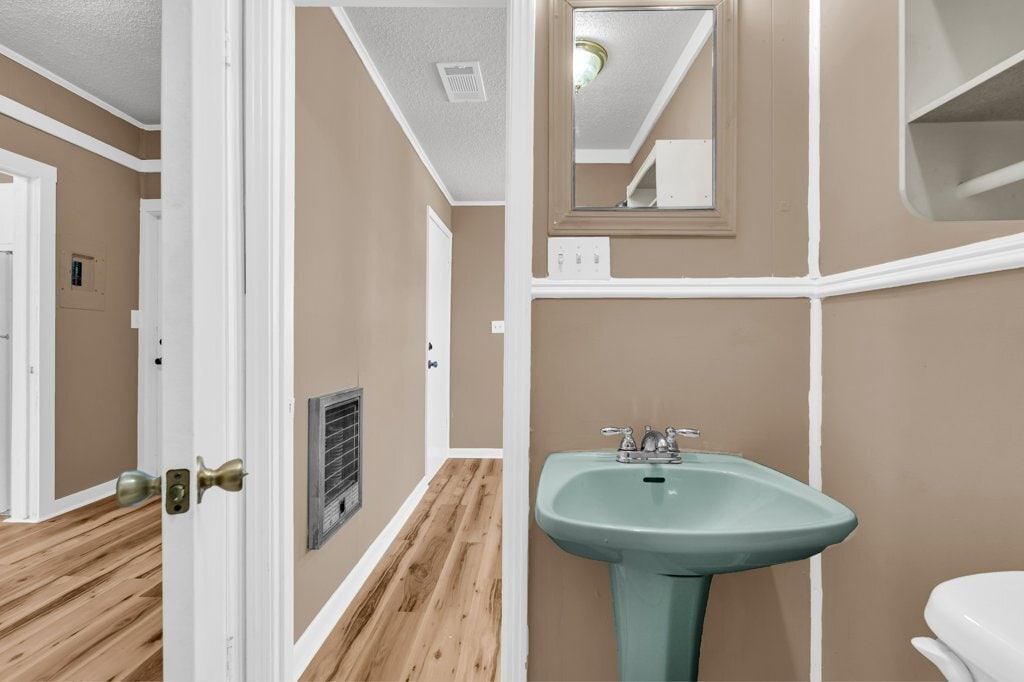 Building Photo - 433 E Jordan Ave