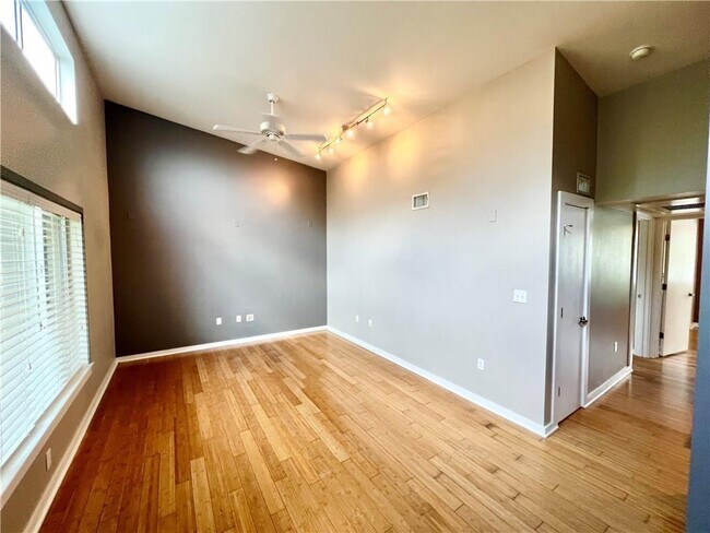 Primary Photo - 2200 Dickson Dr