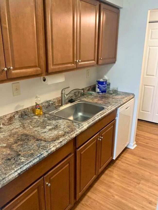 Building Photo - 2 Bedroom 1 Bathroom first floor Goshen Valley flat!