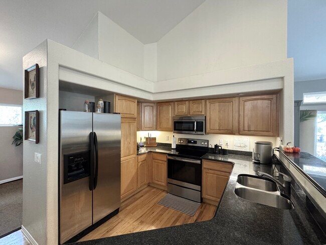 Building Photo - 1011 S Valentia St