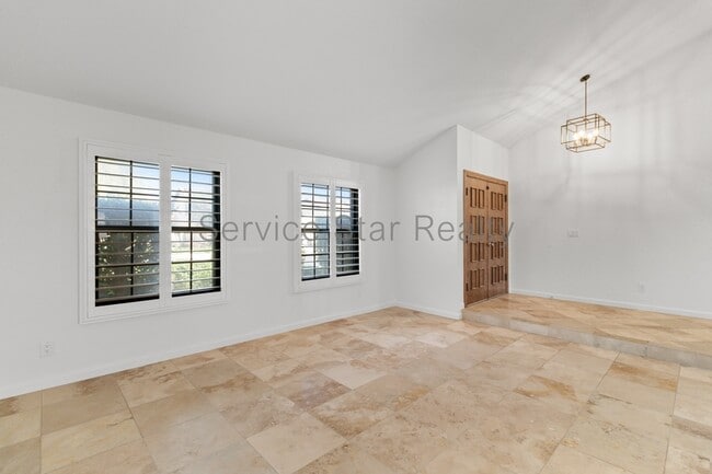 Building Photo - 439 E Barbara Dr