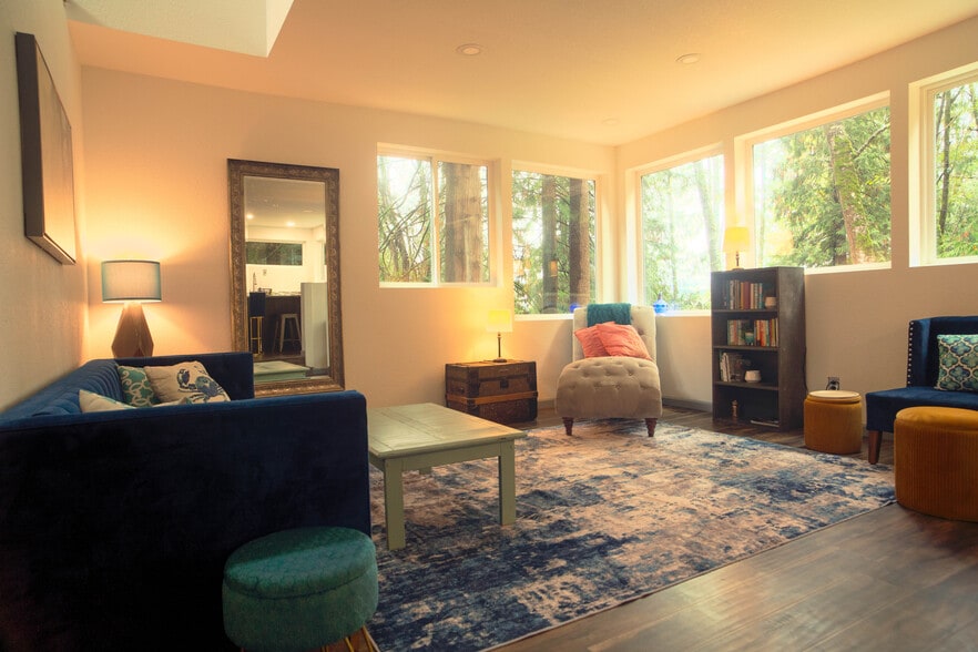 spacious living room with cozy seating - 1114 Pawnee Ln