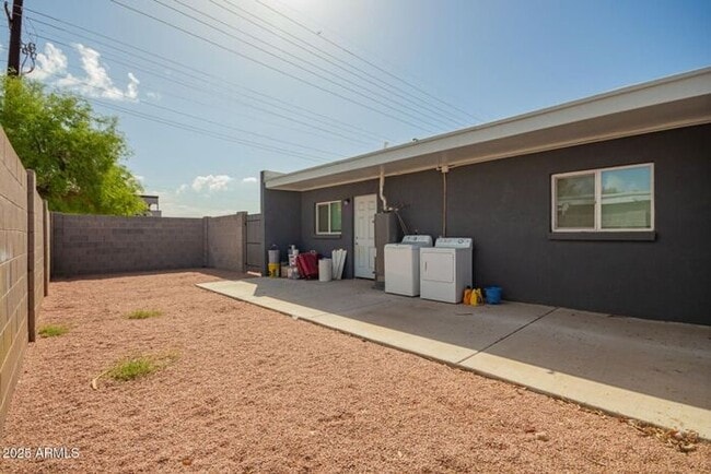 Building Photo - 2-bedroom, 1-bath duplex by ASU