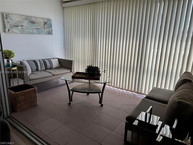 Building Photo - 1900 Alamanda Dr