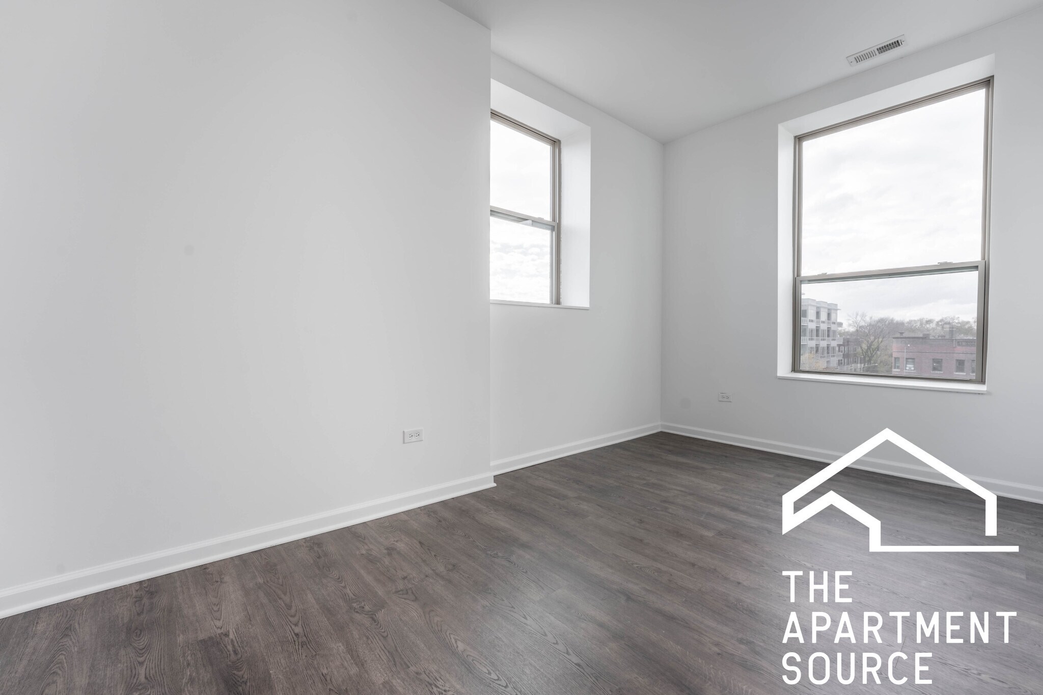 Building Photo - 932 W Dakin St