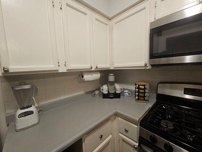 Building Photo - 1454 Santa Anita Dr