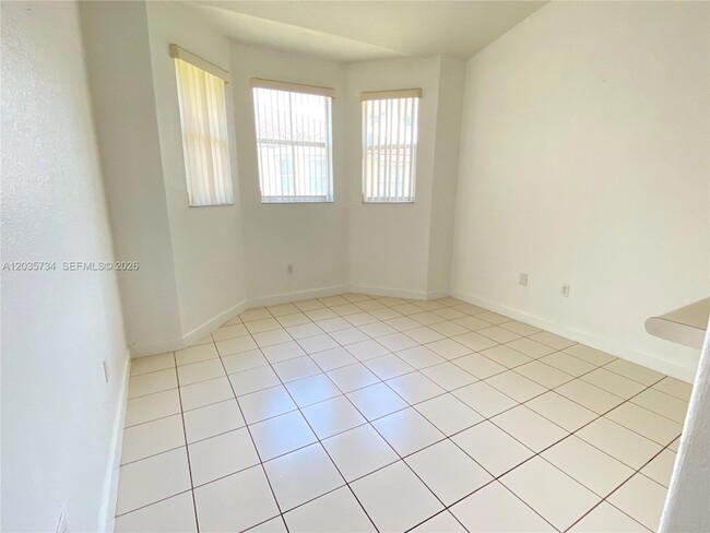 Building Photo - 1658 SE 28th Ct