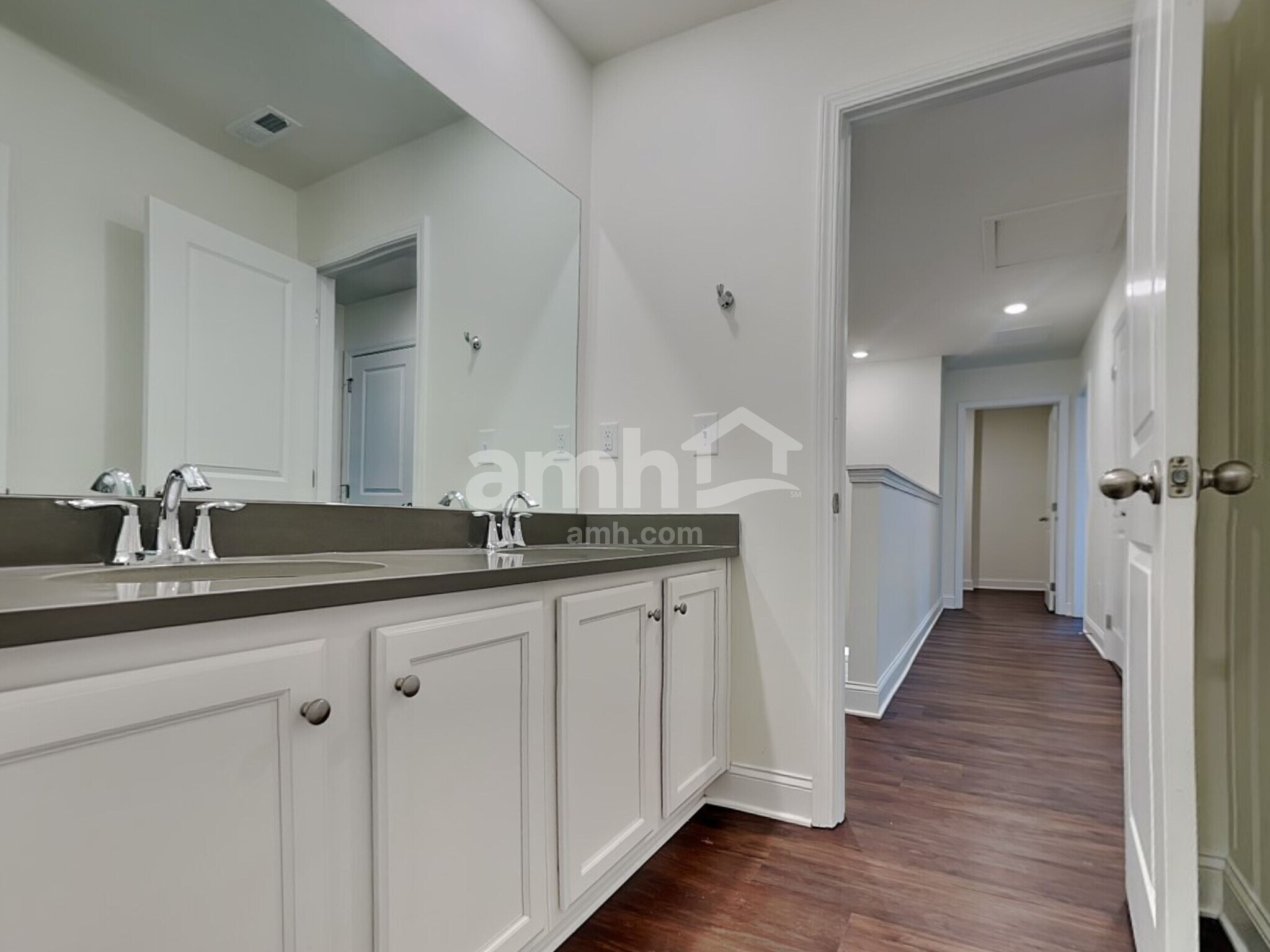 Building Photo - 768 Carnaby Ln