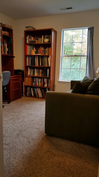 study/bedroom - 433 Riverside Ave