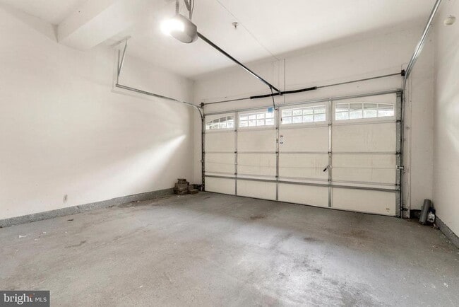 Building Photo - 8880 Olive Mae Cir
