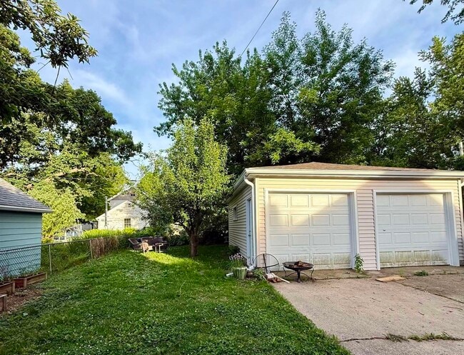 Building Photo - 2333 Hoard St