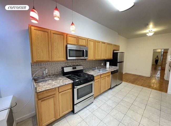 Building Photo - 320 W 47th St