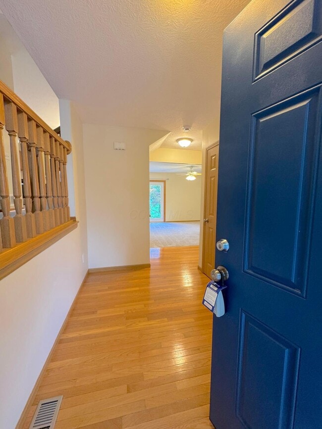 Building Photo - 8577 Clover Glade Dr