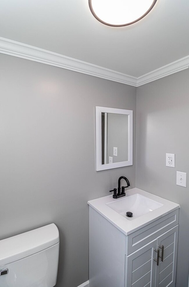 Building Photo - IMMACULATE 3 BR | 2 BA in Pikeville! Lawn ...