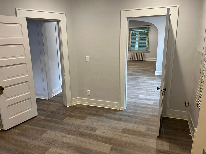 Building Photo - 1502 N Oakes St