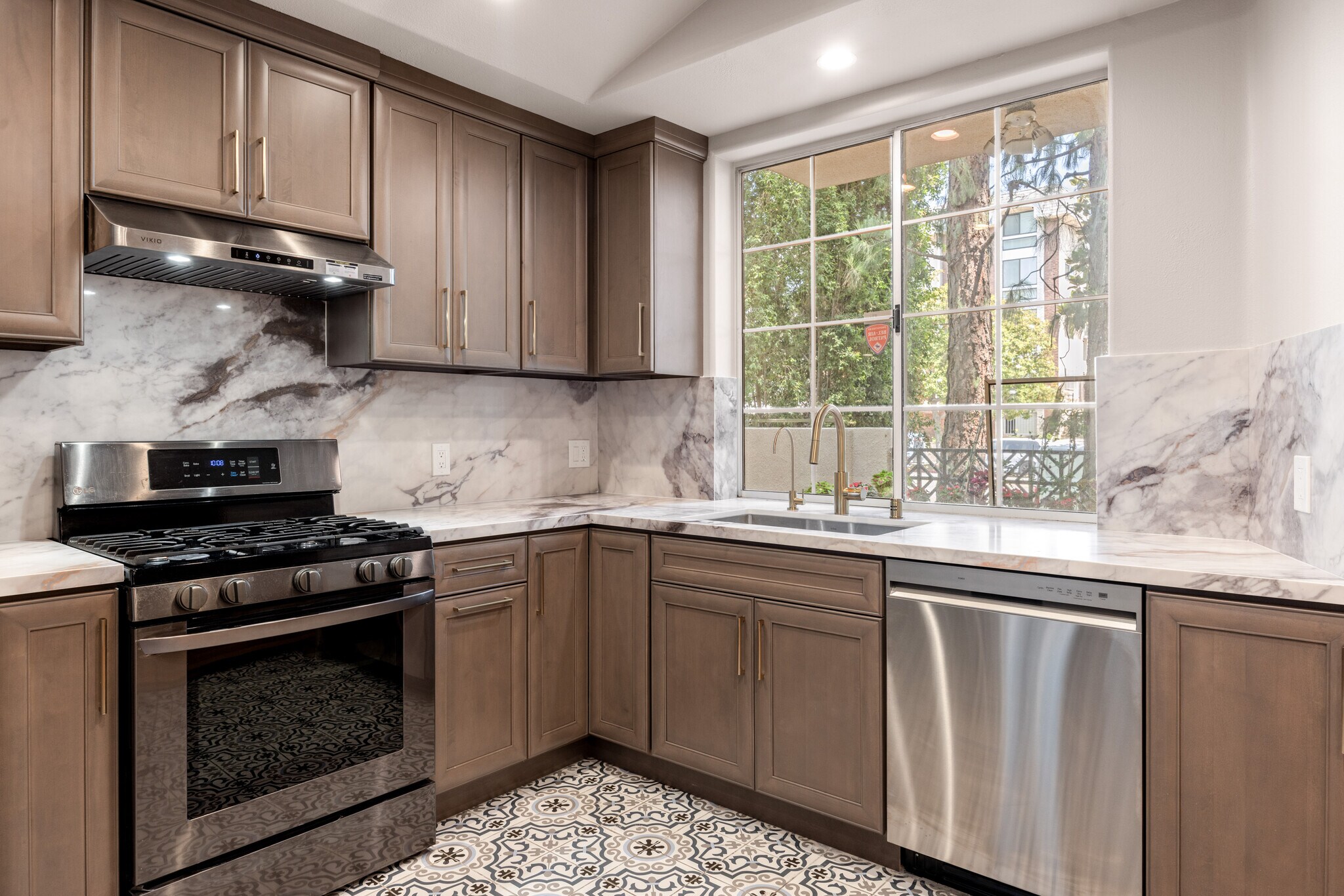 New Kitchen - 1875 S Beverly Glen Blvd