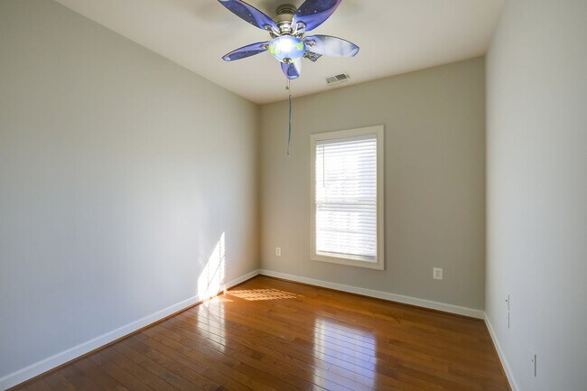 Building Photo - Luxury Living in the Villages of Urbana