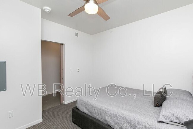 Building Photo - 315 5th St