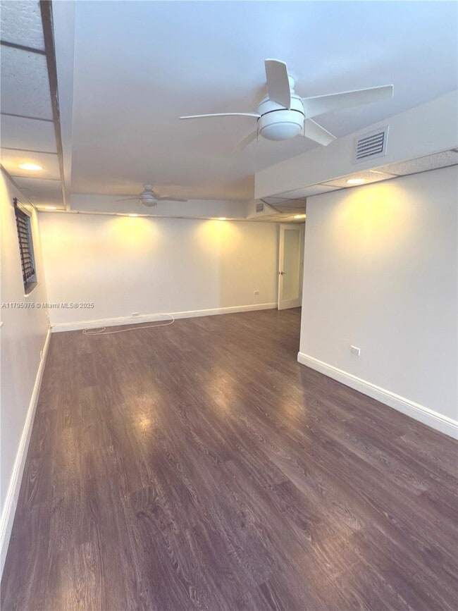 Building Photo - 12805 NE 11th Ct