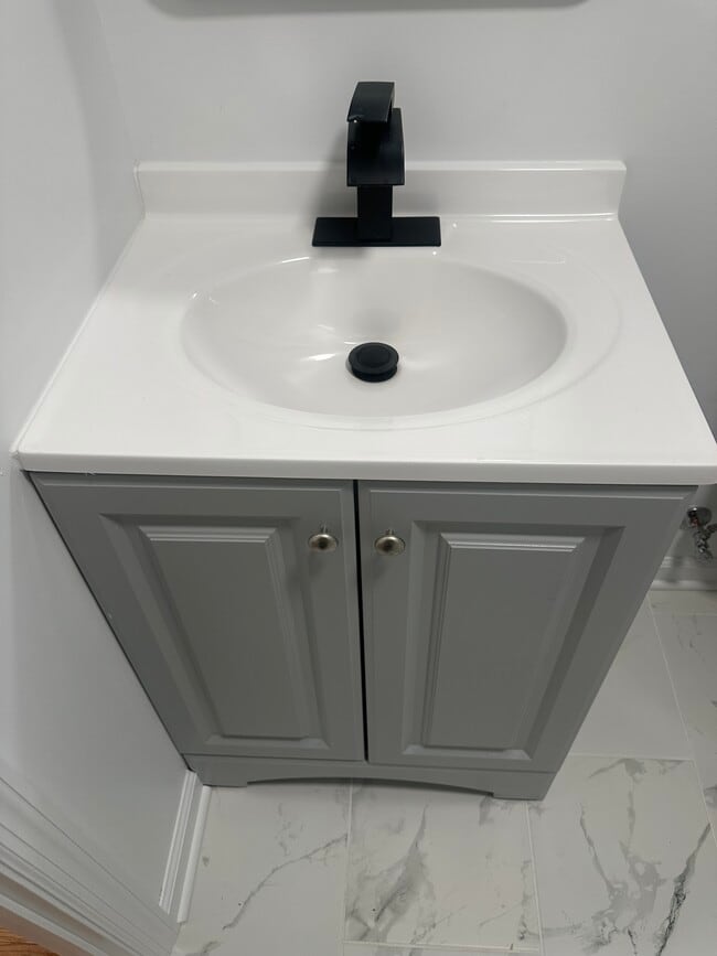 Building Photo - 15 Church St