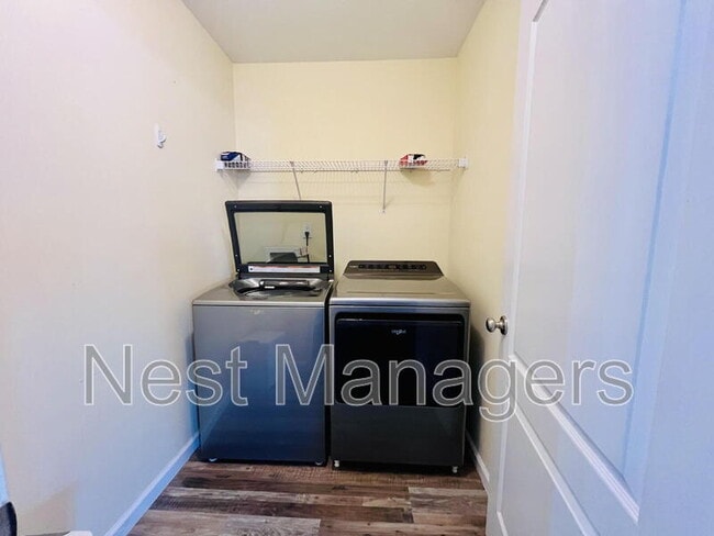 Building Photo - 641 Hogart St