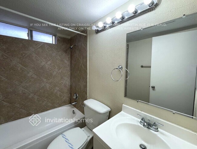 Building Photo - 7517 W Mercer Ln