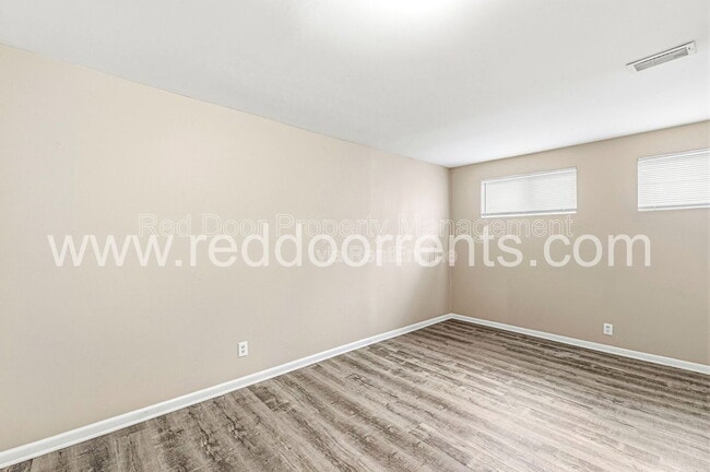 Building Photo - 5563 E 34th St