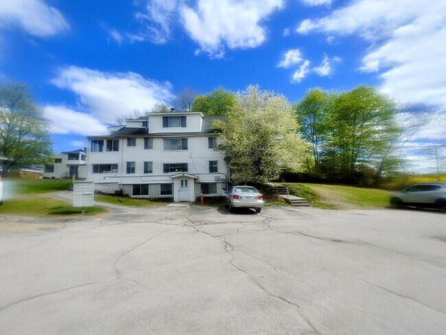 Building Photo - 65 Curve St