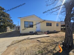 Building Photo - Basement Bonanza! 4 Bed, 2 Bath Hamlet Hid...