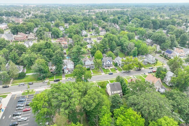 Building Photo - 139 W 4th Ave