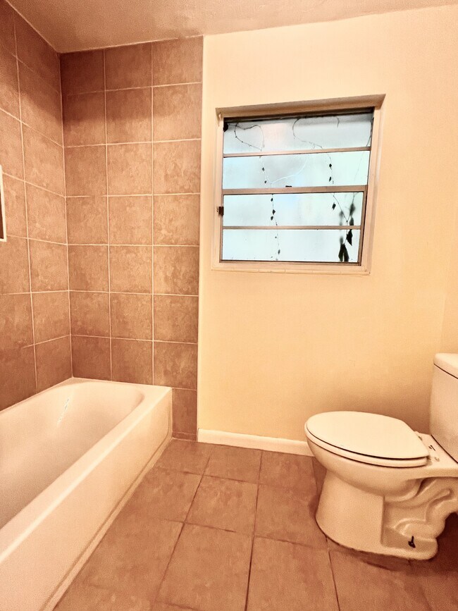 Building Photo - 5391 Golf Course Dr