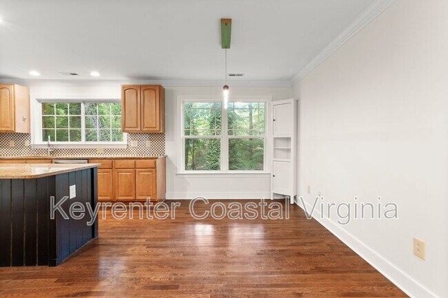 Building Photo - 40 Normandy Ln