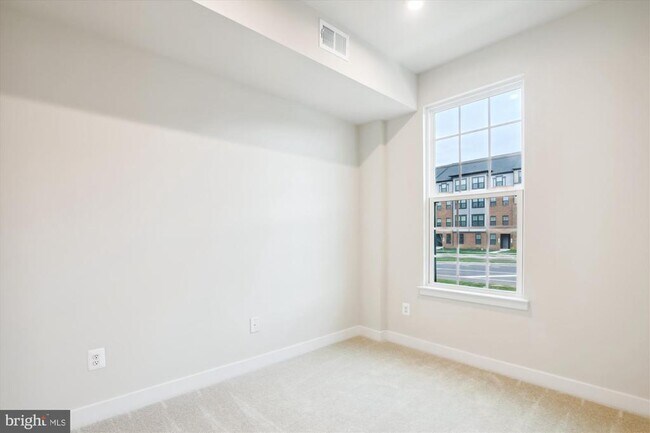 Building Photo - 14076 Sunrise Valley Dr