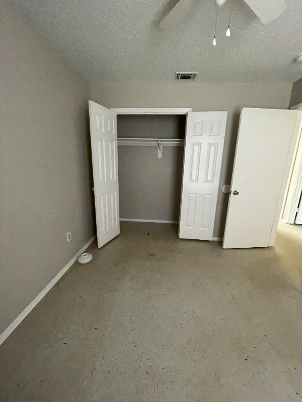 Building Photo - 127 Willow Brook Dr
